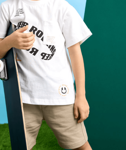 Conjunto bermuda y camiseta texto niño SS25