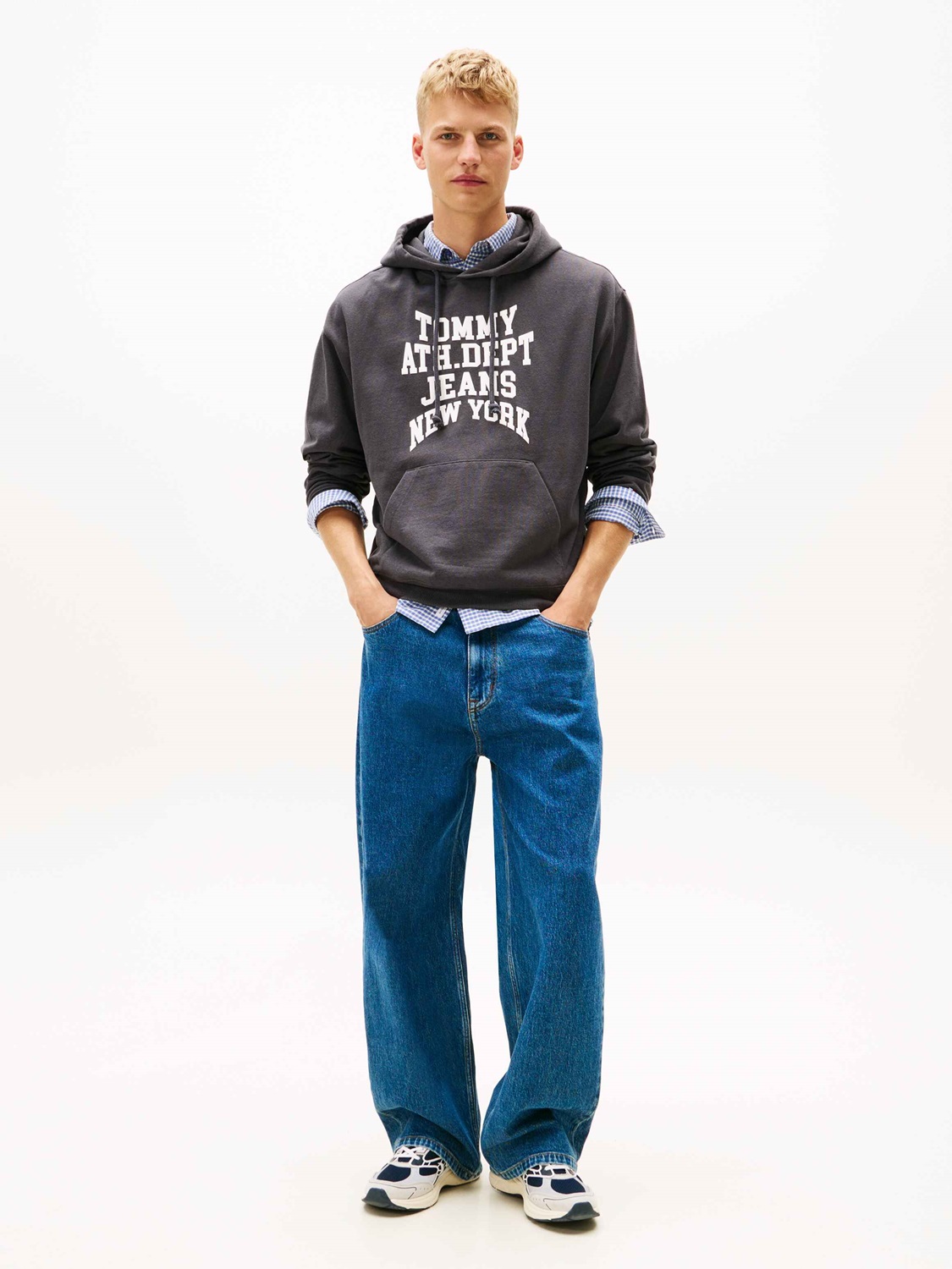 DM0DM22082_PT2_alternate2-lowres