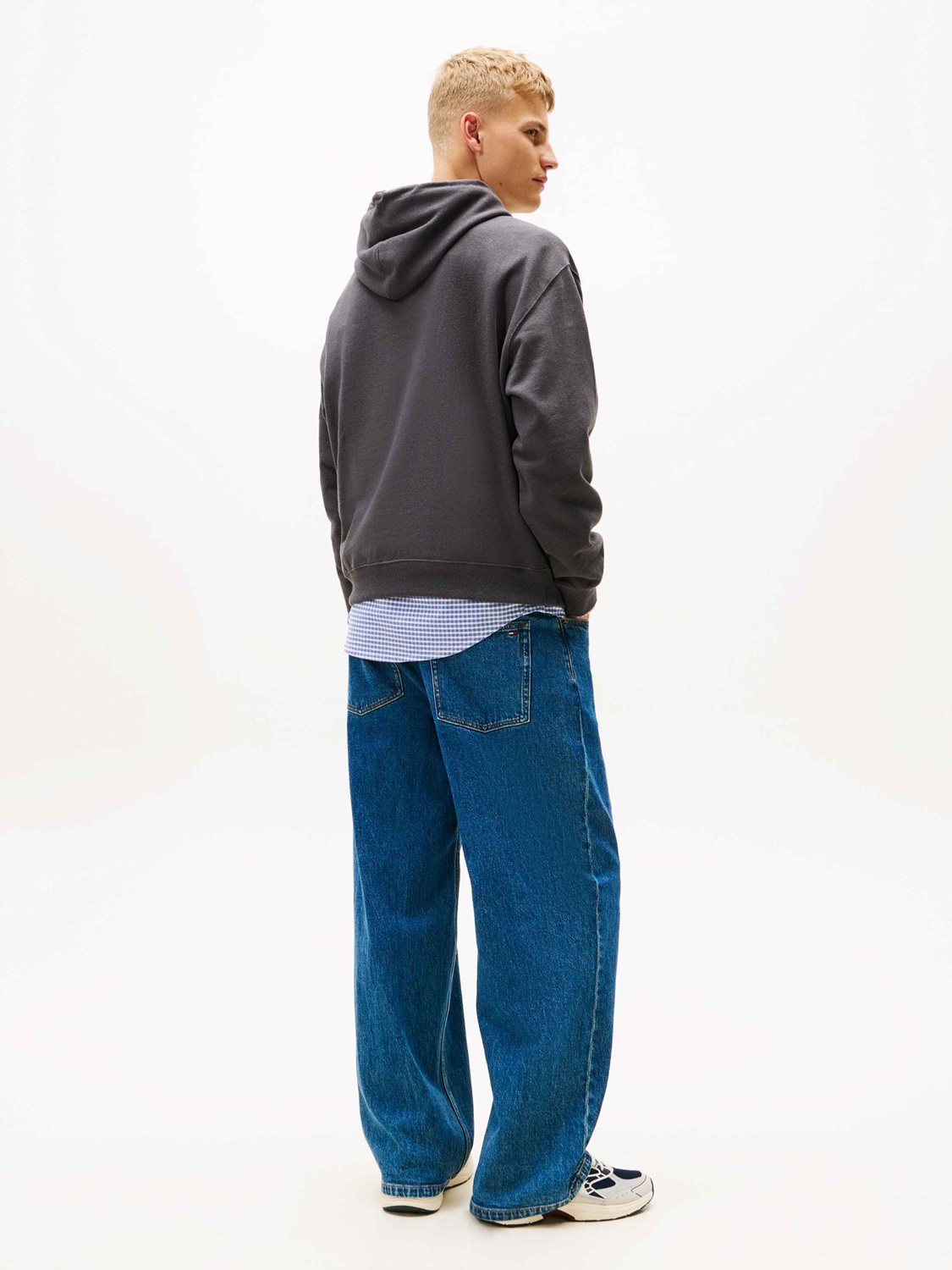 DM0DM22082_PT2_alternate5-lowres