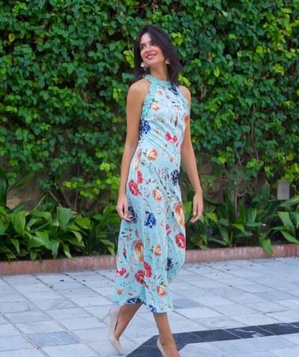 Vestido Princesa Halter con Bordado y Mantón – Disponible en Beige y Celeste